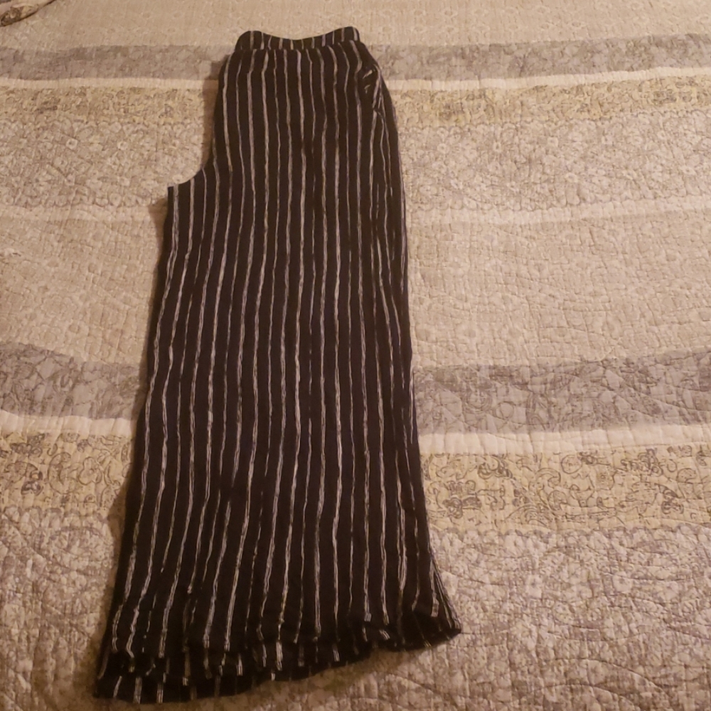 "LOVE IN" Wide Legged Casual Pants w Pockets